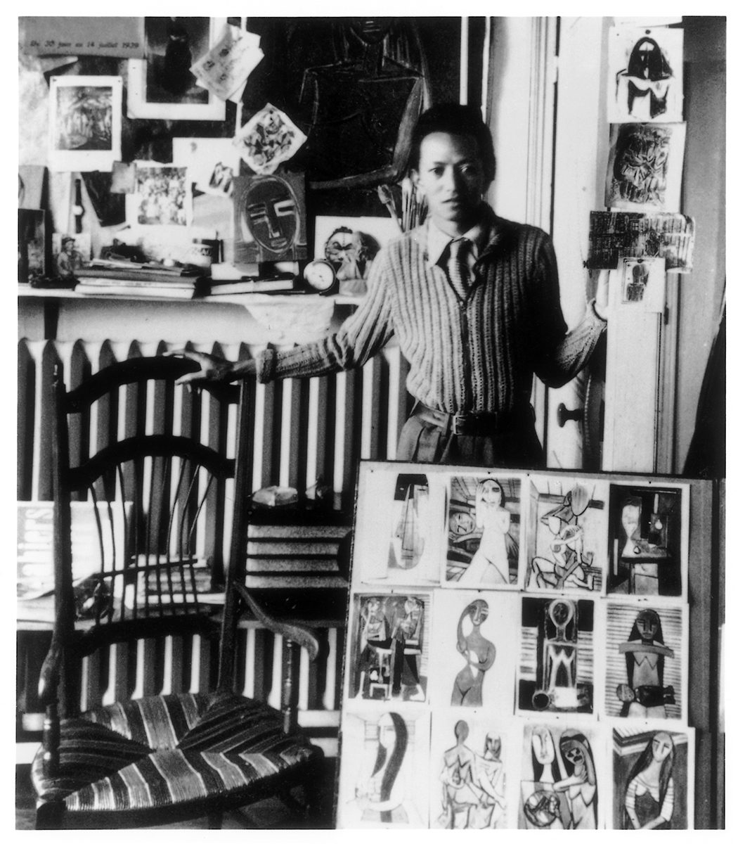 Wifredo Lam dans son atelier rue Armand Moisant, Paris, 1940.